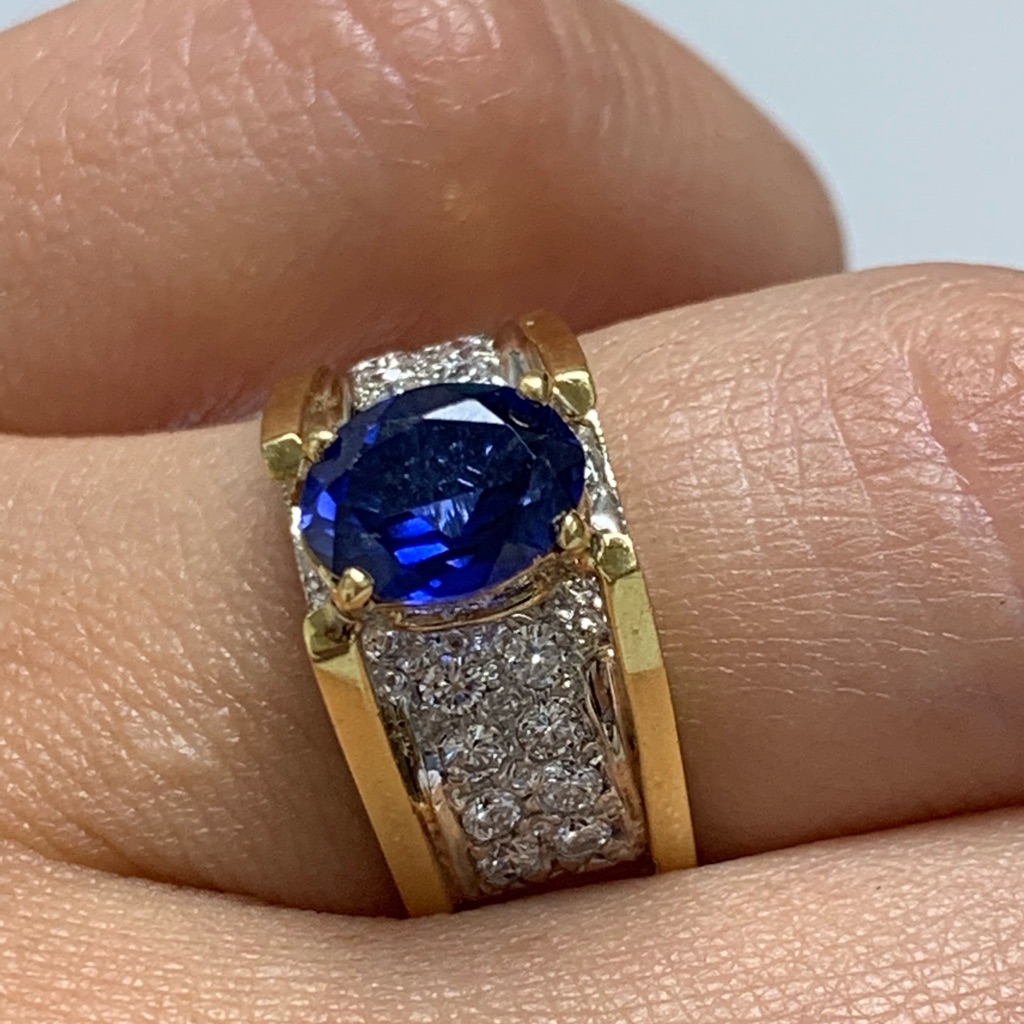 18k Gold Diamond And Sapphire Ladies Ring